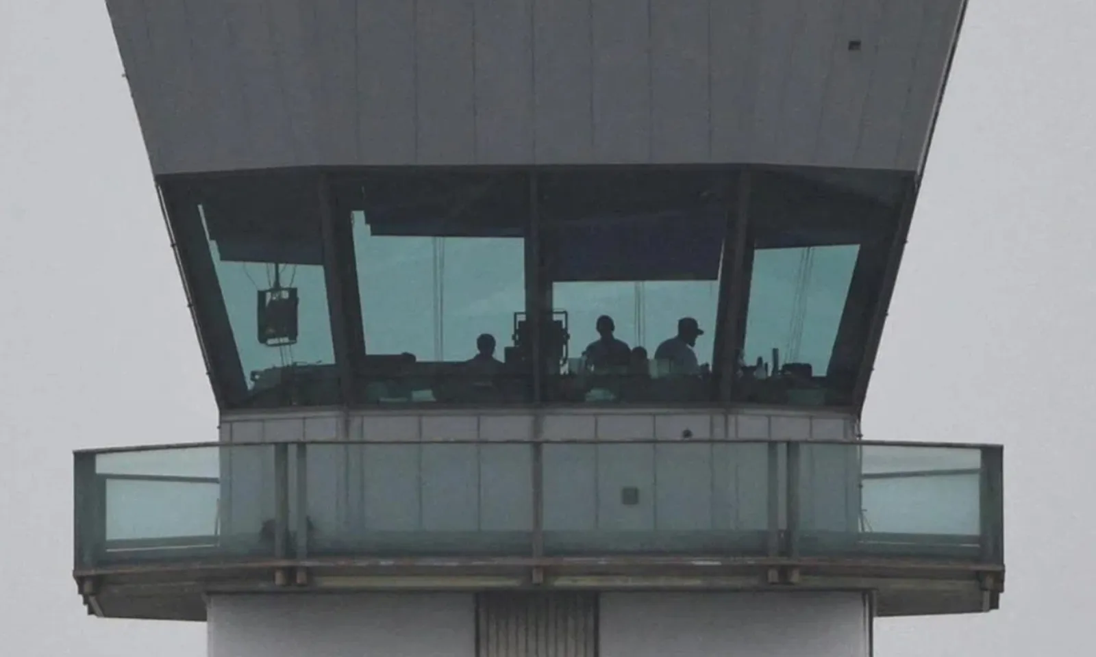 Gần 50% sân bay lớn tại Mỹ tê liệt vì thiếu kiểm soát viên không lưu