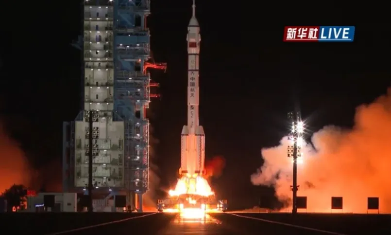 Trung Quốc phóng thành công tàu vũ trụ có người lái Thần Châu-21