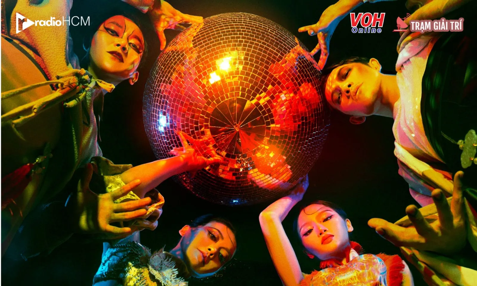 Đại Tiệc Trăng Máu 8 giới thiệu dàn diễn viên chất lượng qua bộ ảnh Halloween