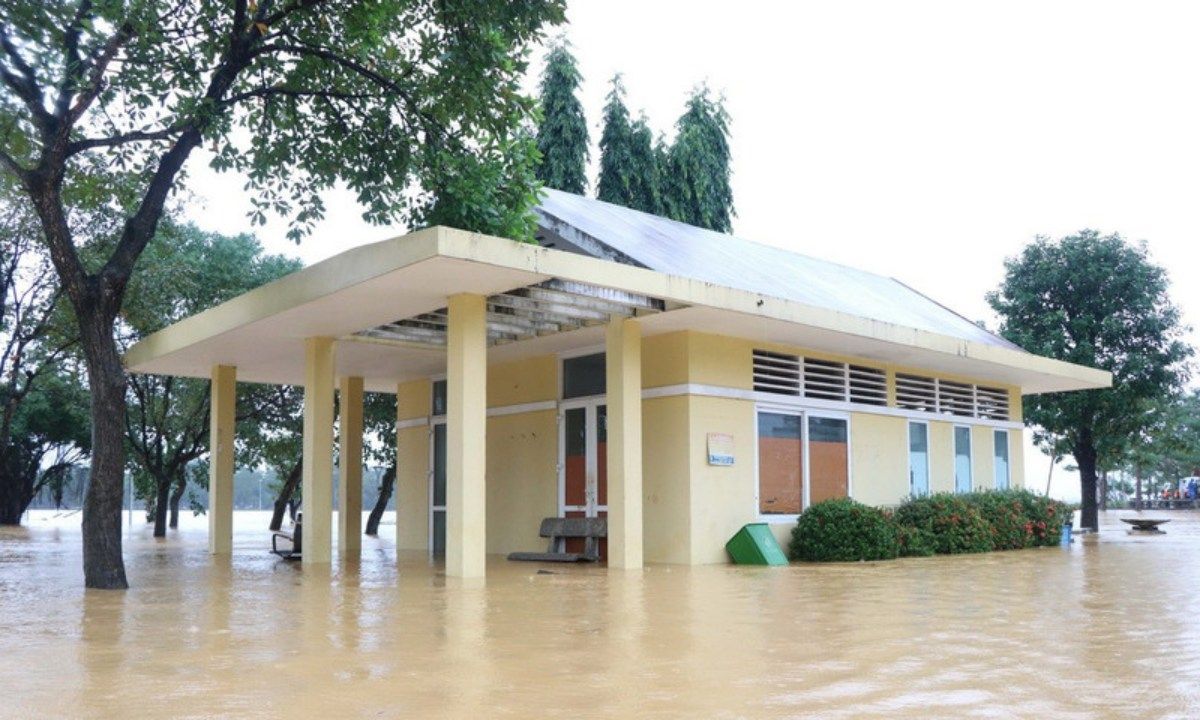 Huế: Học sinh tiếp tục nghỉ học ngày 3/11 để tránh mưa lũ