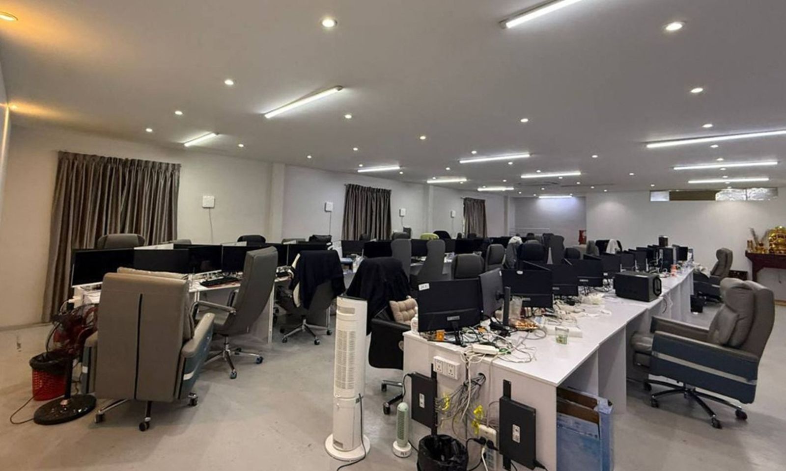 Campuchia bắt giữ 106 người Indonesia lừa đảo trực tuyến