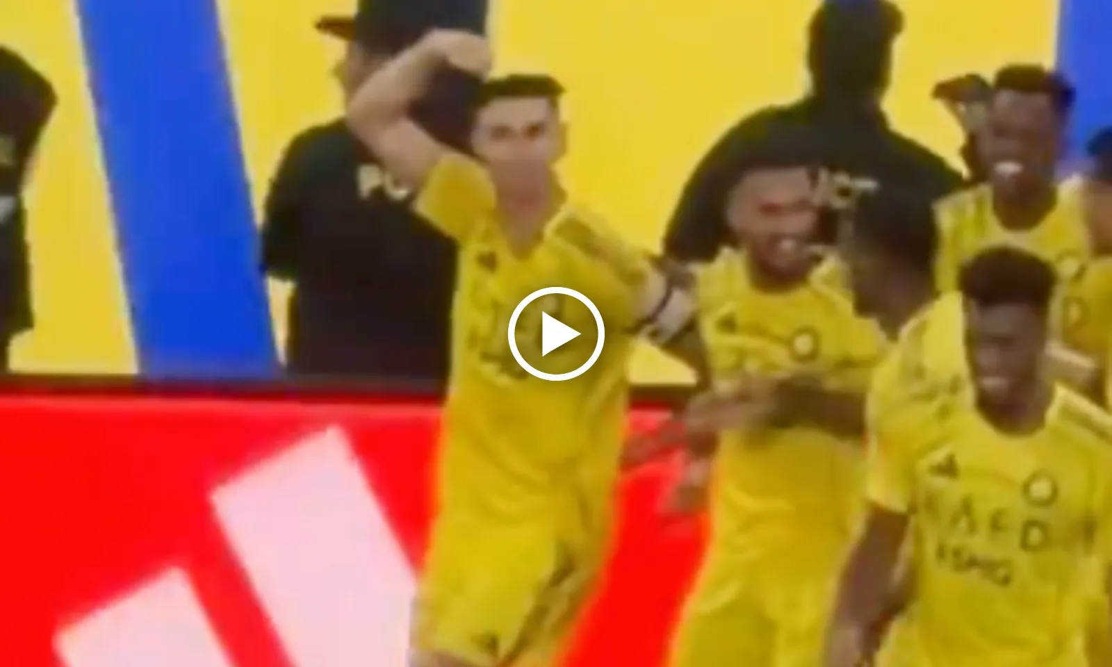 VIDEO: Ronaldo nhảy điệu Ả Rập ăn mừng cú đúp gây tranh cãi ở phút 90+15