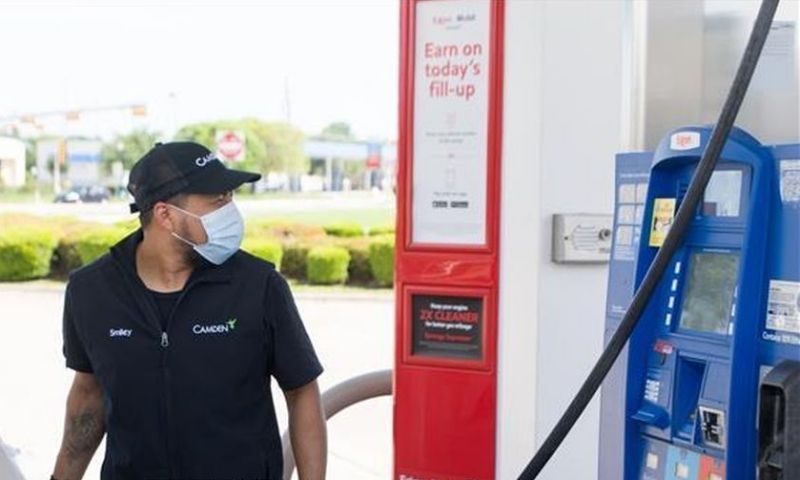 Giá dầu tăng sau quyết định hoãn tăng sản lượng của OPEC+