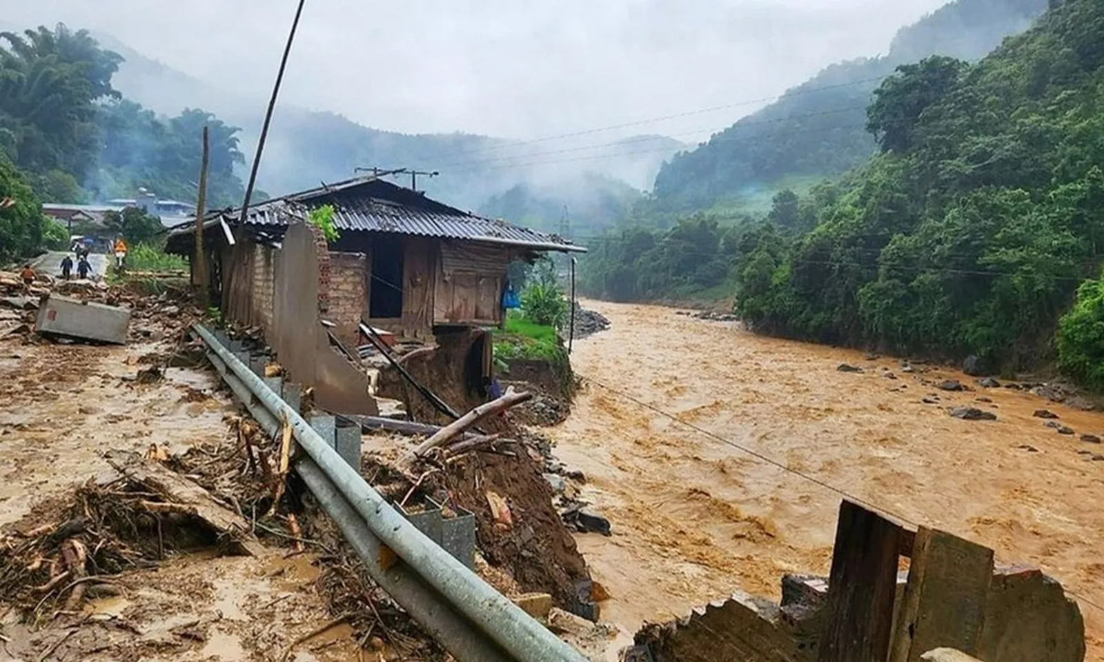 Cảnh báo lũ quét, sạt lở đất, sụt lún đất từ Hà Tĩnh đến Gia Lai và Lâm Đồng