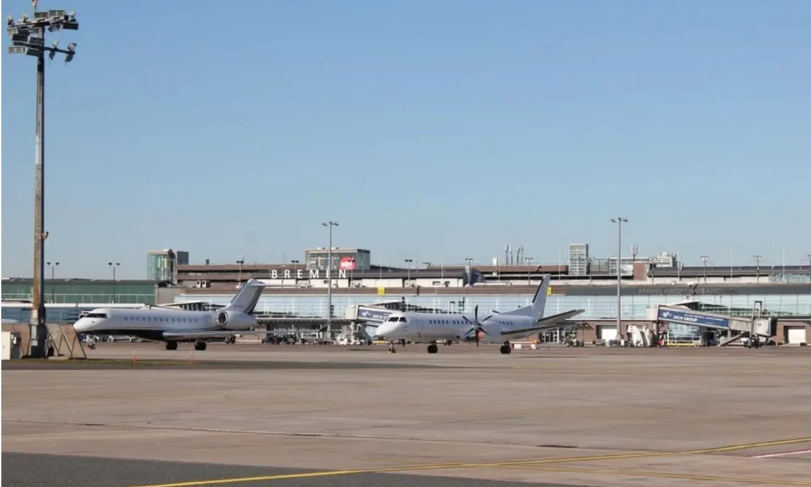 Máy bay không người lái khiến một sân bay tại Đức tạm ngưng hoạt động  