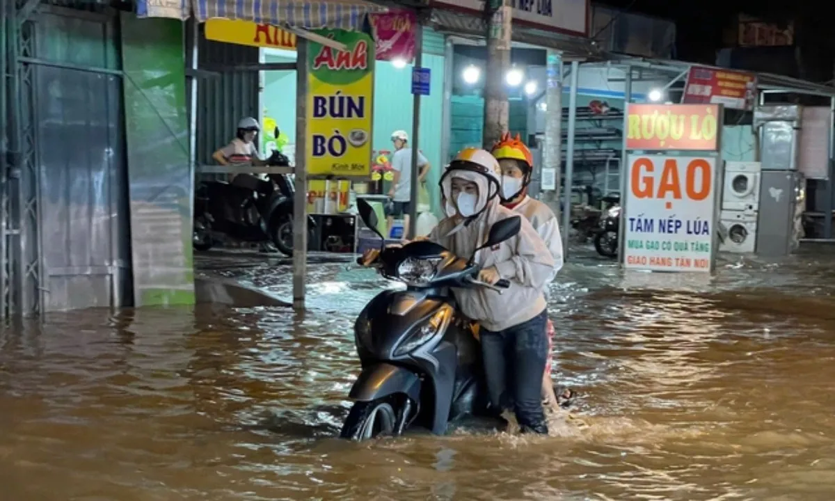 TPHCM kích hoạt kịch bản chống ngập dông lốc vì bão Kalmaegi