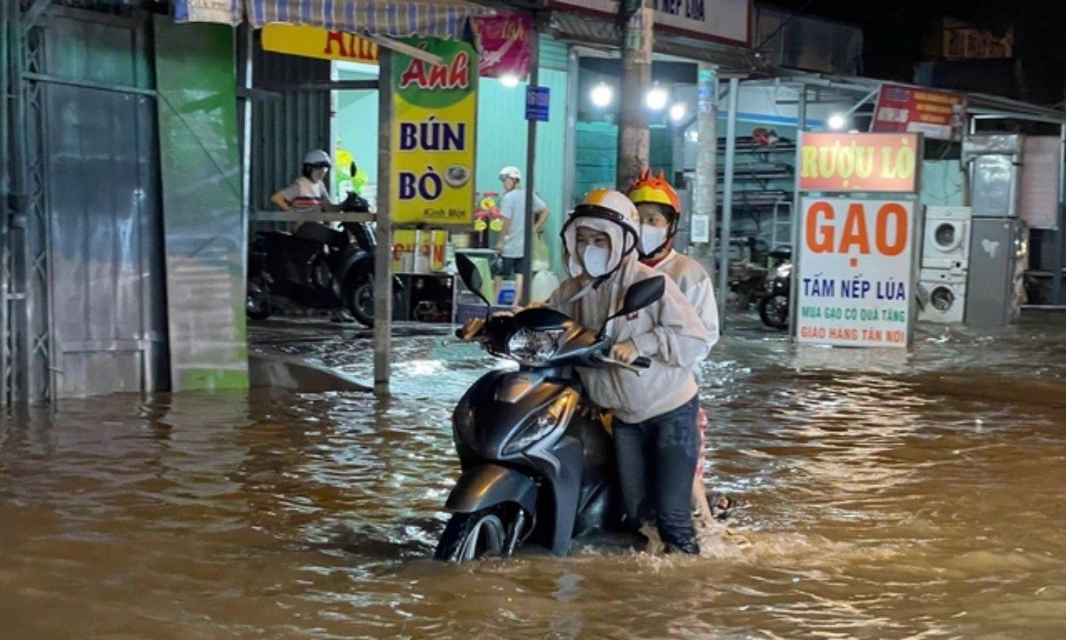 TPHCM kích hoạt kịch bản chống ngập dông lốc vì bão Kalmaegi