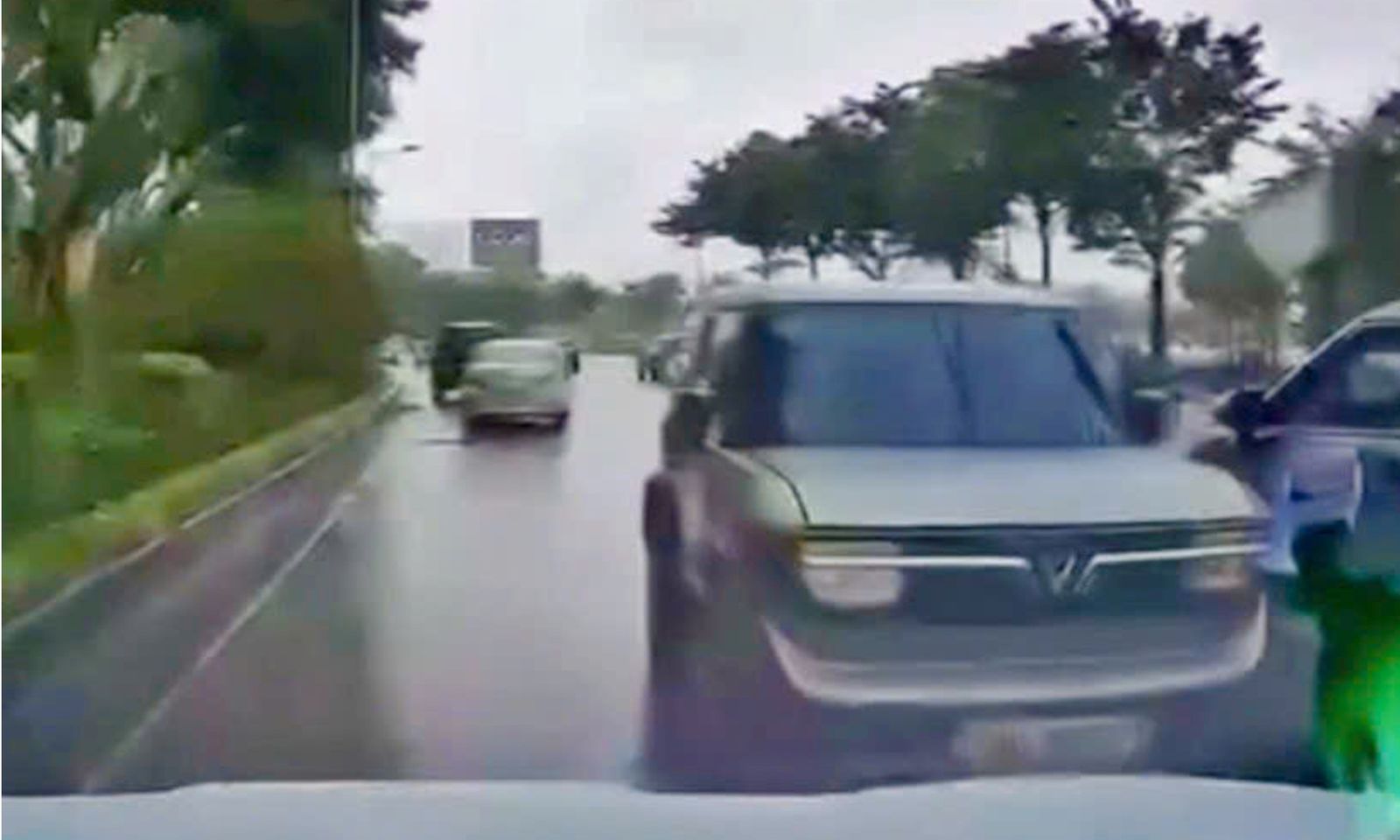 Nữ tài xế xe ô tô bị phạt 19 triệu đồng vì chạy ngược chiều trên đường Võ Chí Công