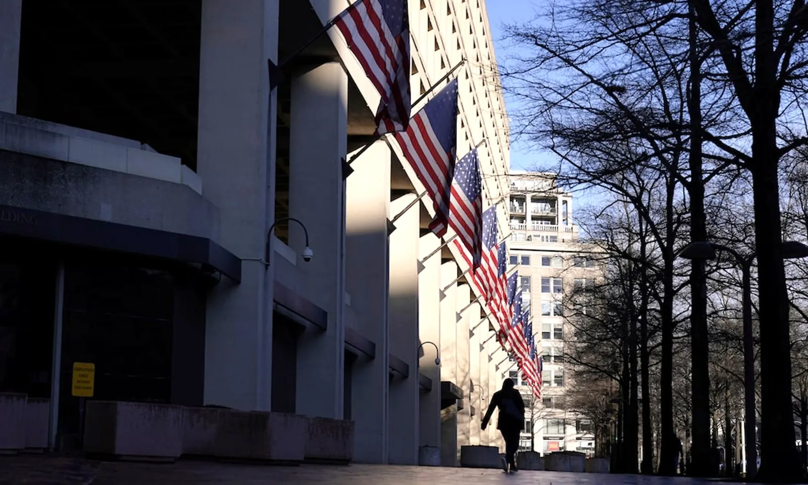 FBI sa thải thêm nhiều đặc vụ từng điều tra Tổng thống Donald Trump