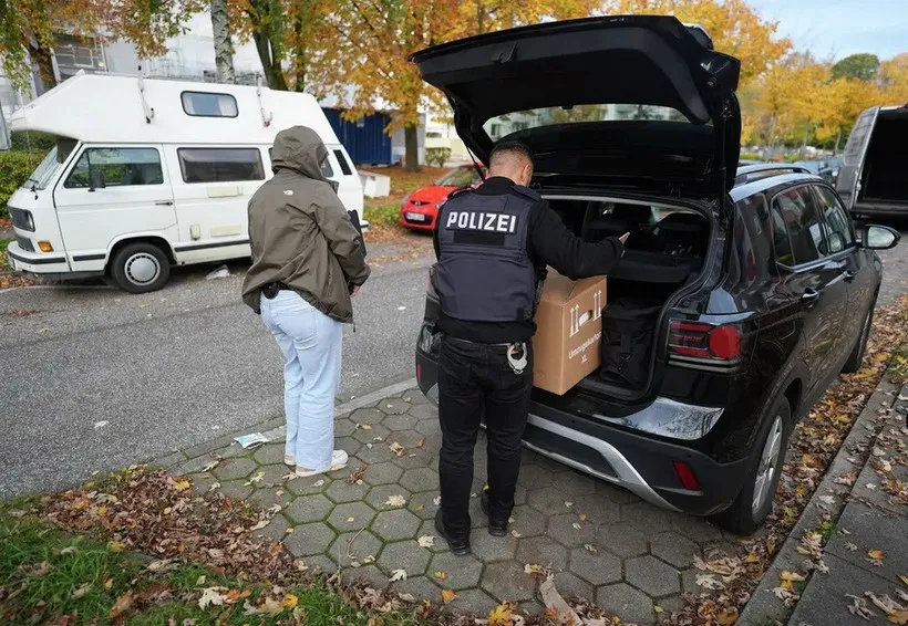 canh-sat-duc-kham-xet-to-chuc-cuc-doan