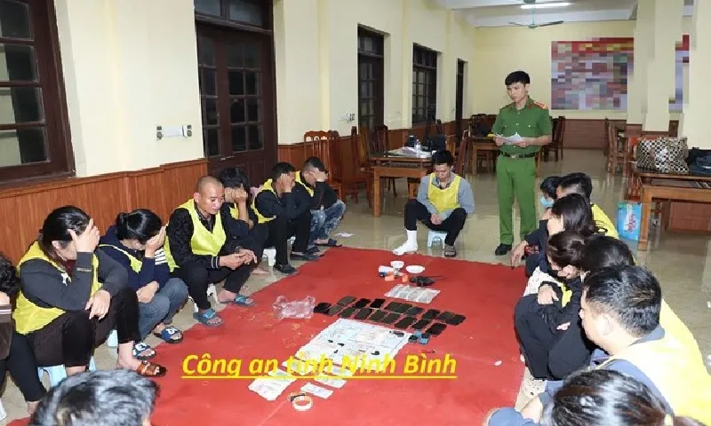 Triệt phá sới bạc quy mô lớn tại Ninh Bình, tạm giữ 21 đối tượng