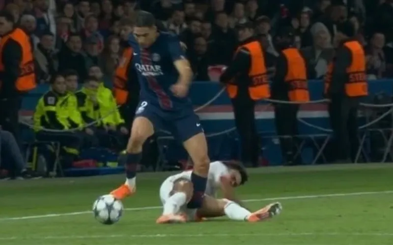 Pha vào bóng nguy hiểm của Luis Diaz