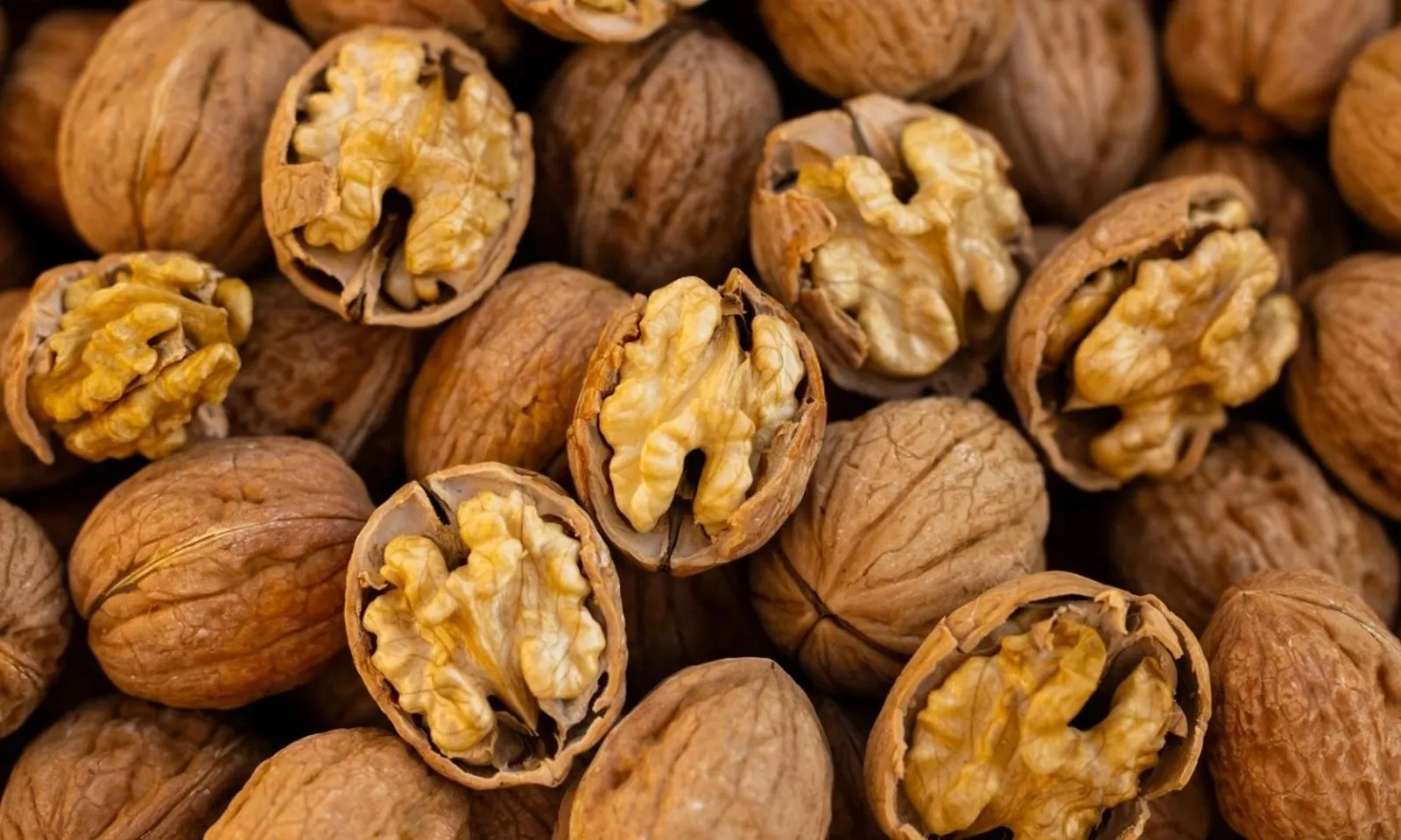 3 công dụng vàng của hạt óc chó: Tốt cho tim, não và tiêu hóa