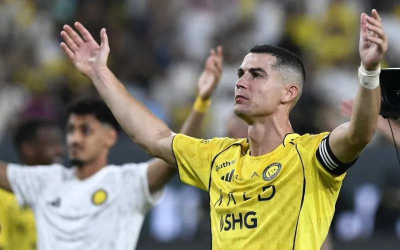 Cộng đồng mạng một lần nữa tranh cãi vì CR7