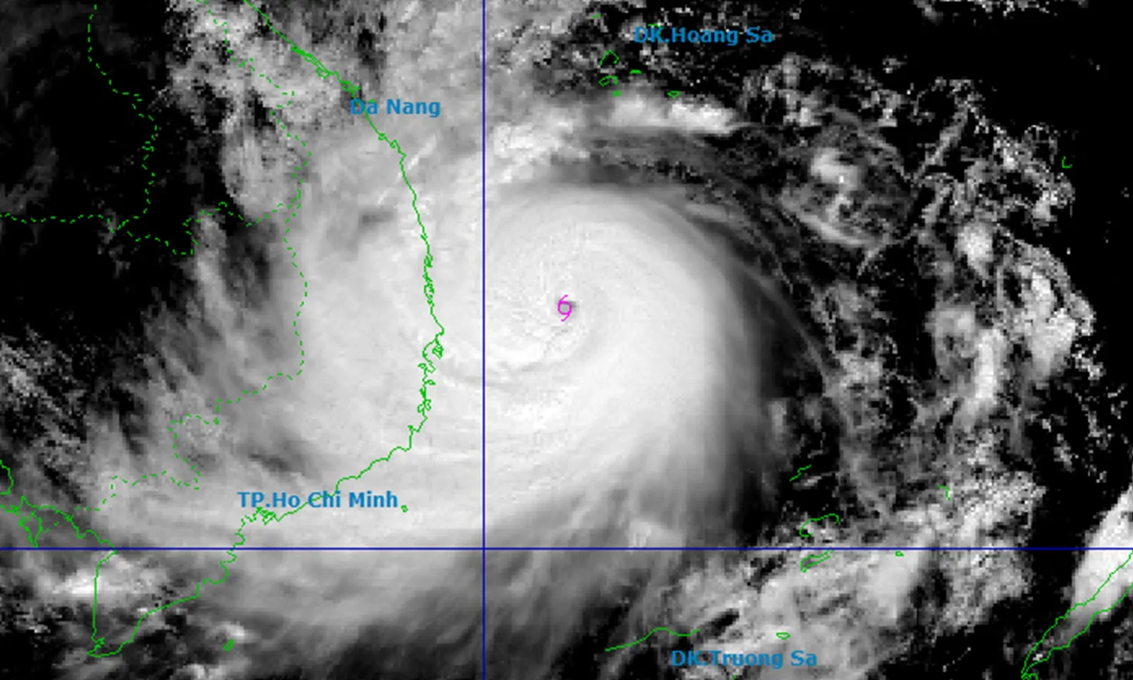 Bão số 13: Gió giật cấp 15–16, nhà cấp 4 và nhà mái tôn không còn an toàn