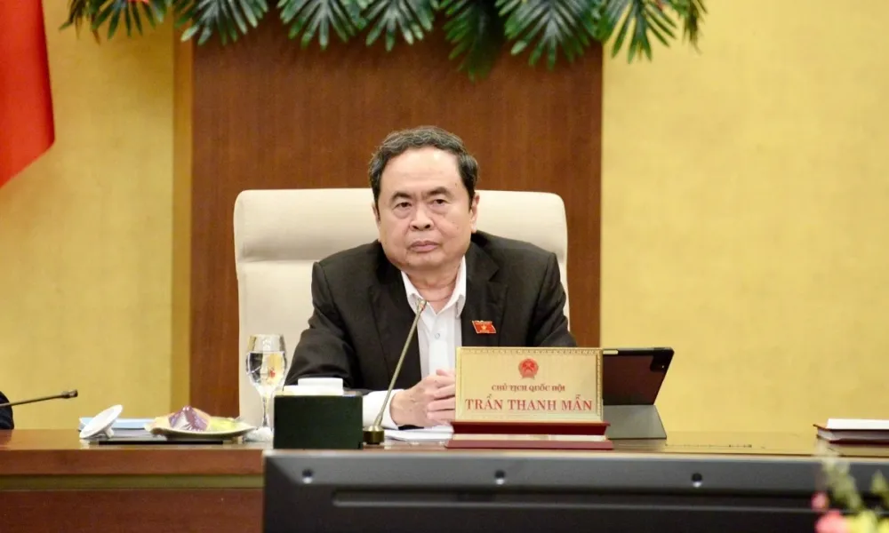   Quốc hội thảo luận cơ chế mới cho đất đai và giáo dục