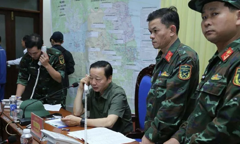 Phó Thủ tướng Trần Hồng Hà chỉ đạo ứng phó bão số 13, yêu cầu di dời dân khẩn cấp