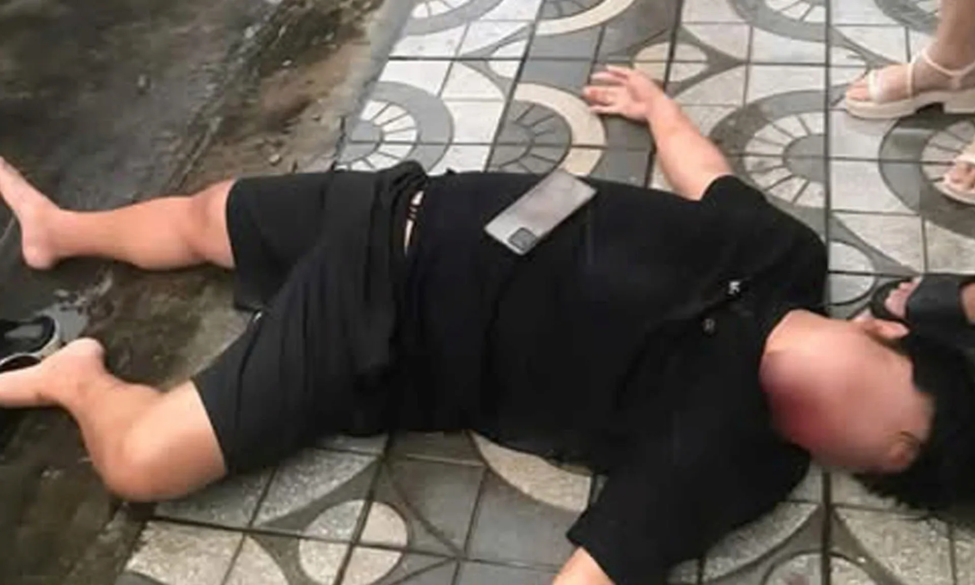 Khởi tố 2 đối tượng đánh tài xế xe công nghệ chấn động não