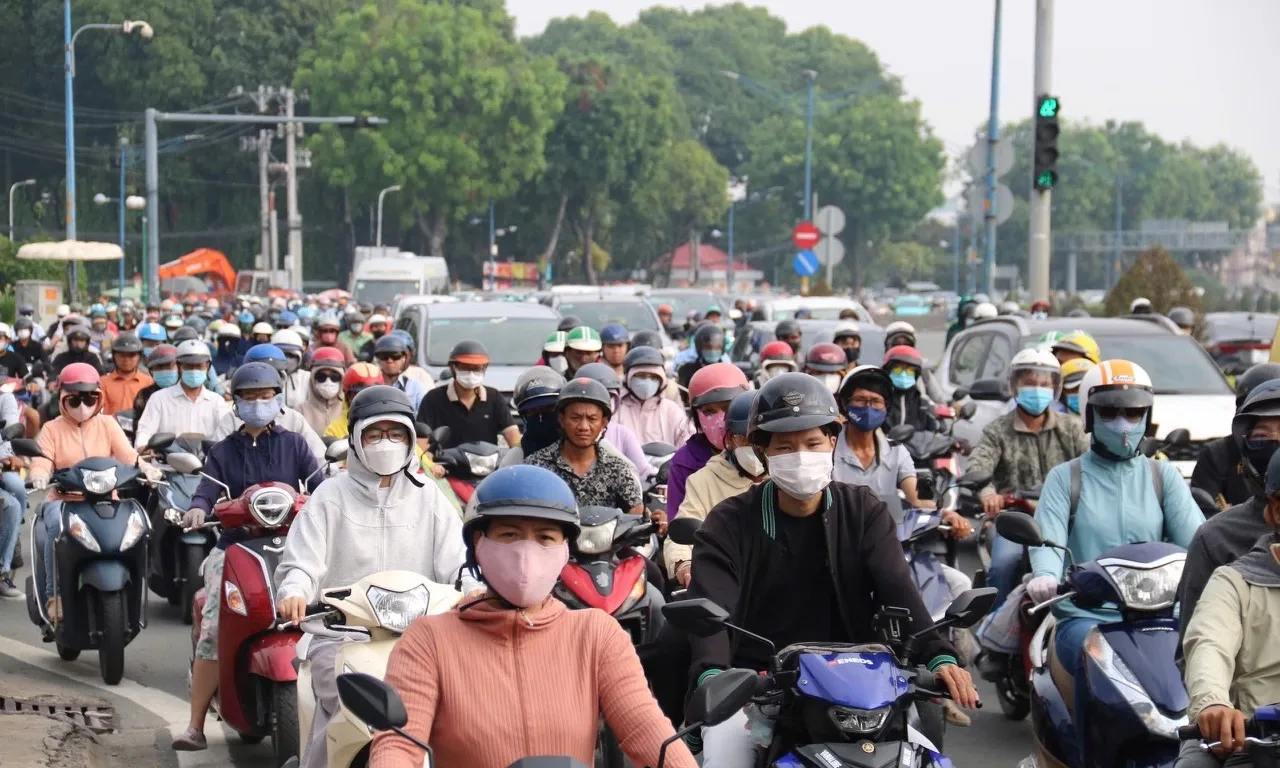 Chuẩn bị áp dụng kiểm định khí thải xe máy, ô tô tại các đô thị lớn từ năm 2027