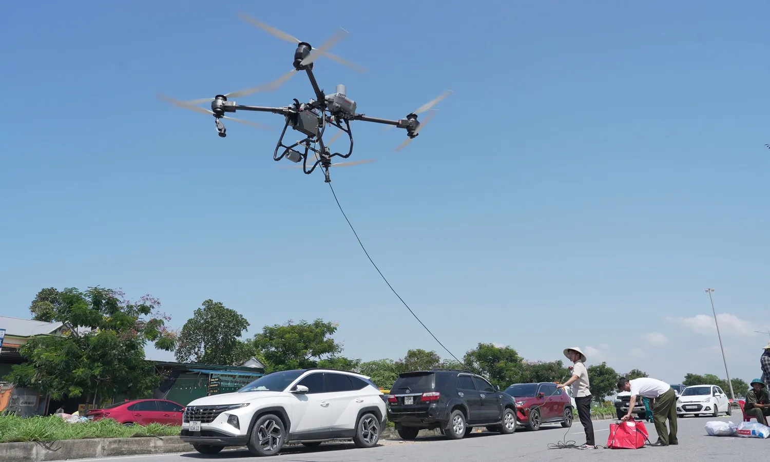 Quy định mới: Người điều khiển trực tiếp phương tiện bay không người lái phải đủ 18 tuổi