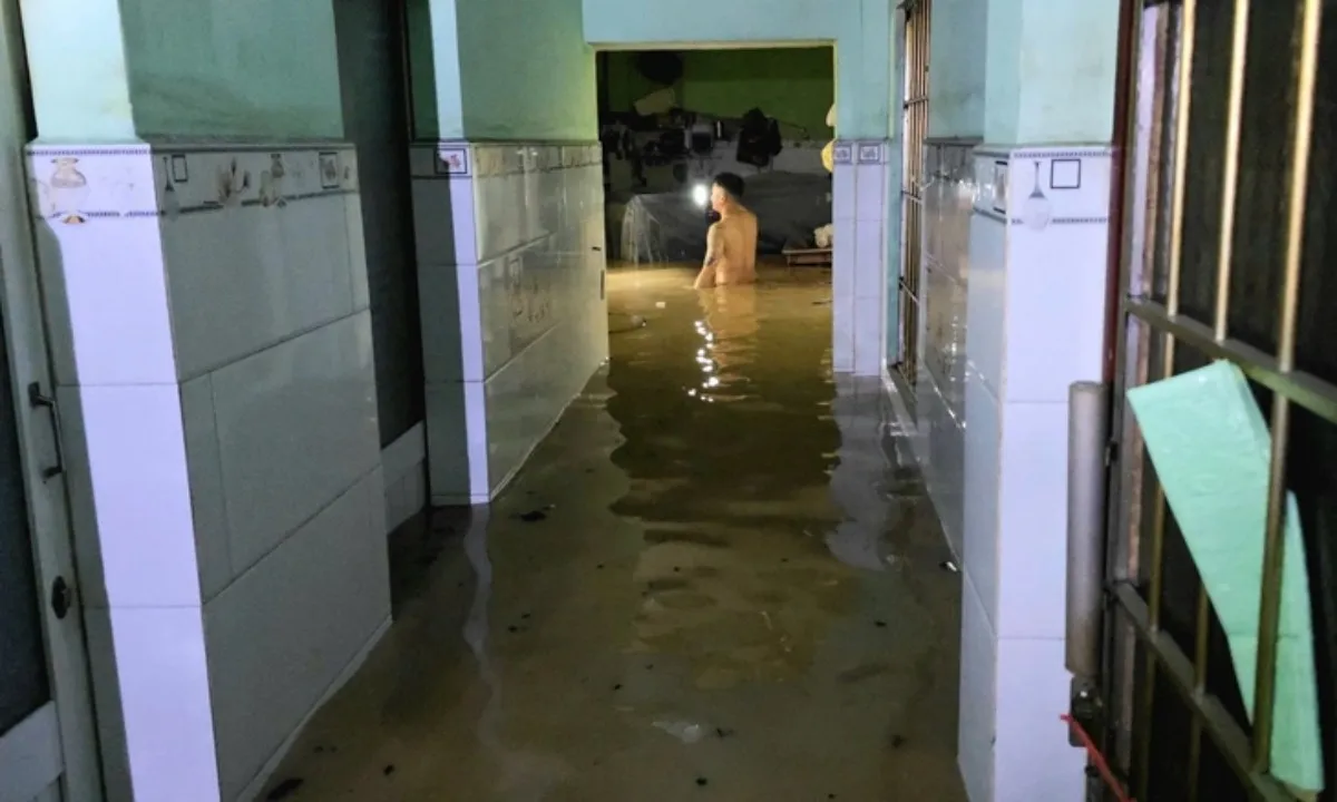 Tranh luận nguyên nhân lũ dâng nhanh ở Đồng Xuân sau bão số 13