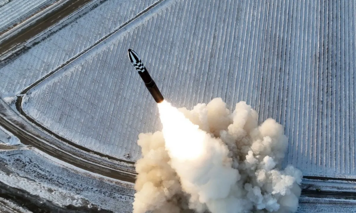 Triều Tiên phóng tên lửa đạn đạo ra bờ biển phía Đông