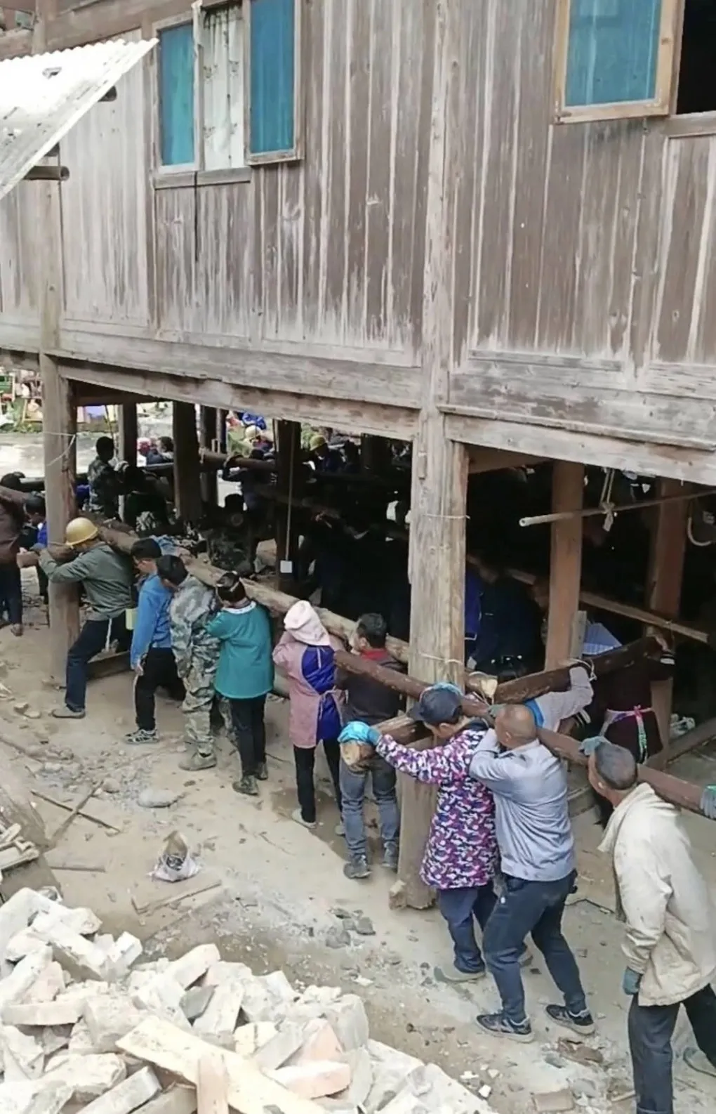 Than-den-1762589543-4107-1762589627