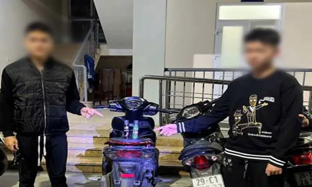 Liên tiếp phát hiện thanh niên mang bình xịt hơi cay, gậy ba khúc trong đêm