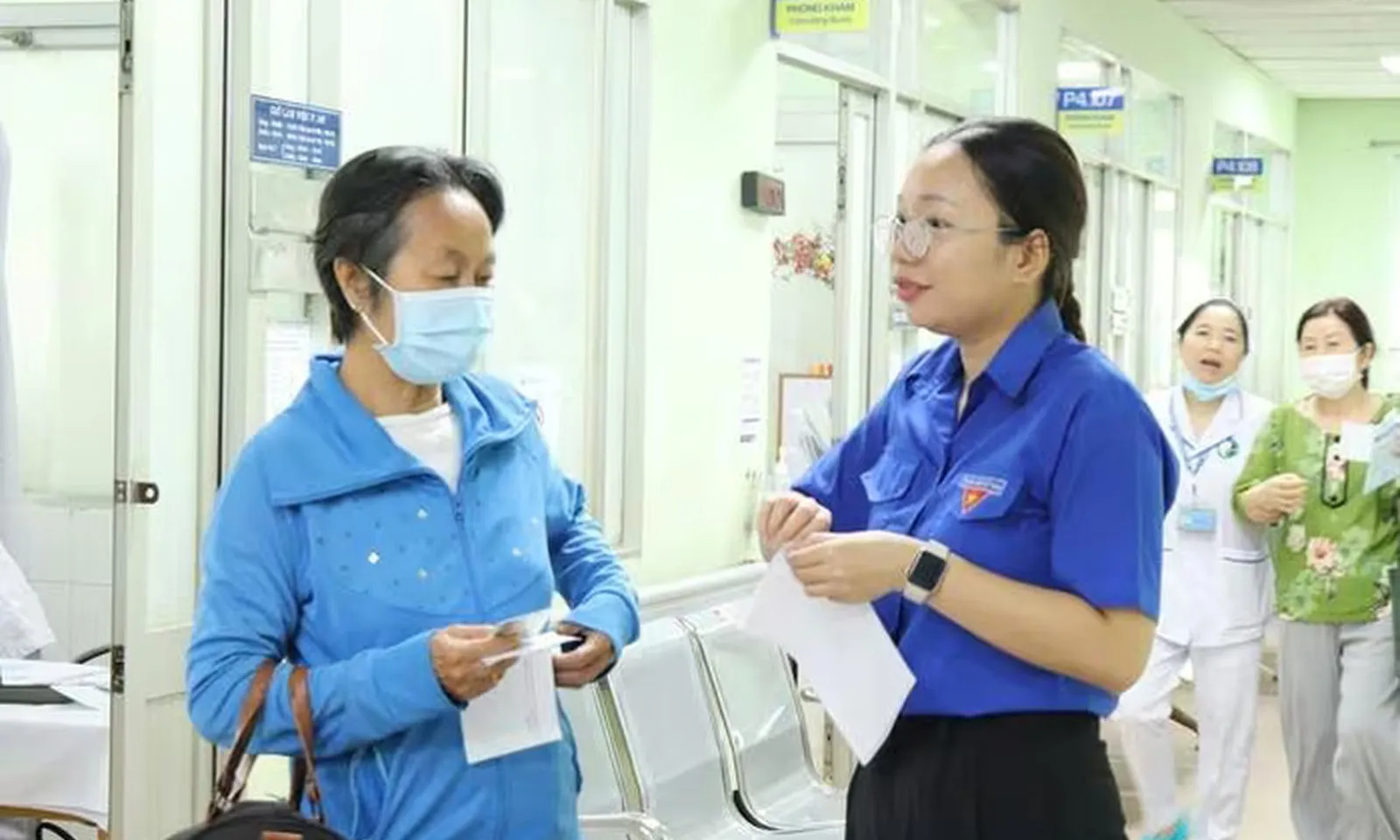 TPHCM: Nhiều trạm y tế ngưng hợp đồng BHYT, người dân cần chuyển nơi khám chữa bệnh