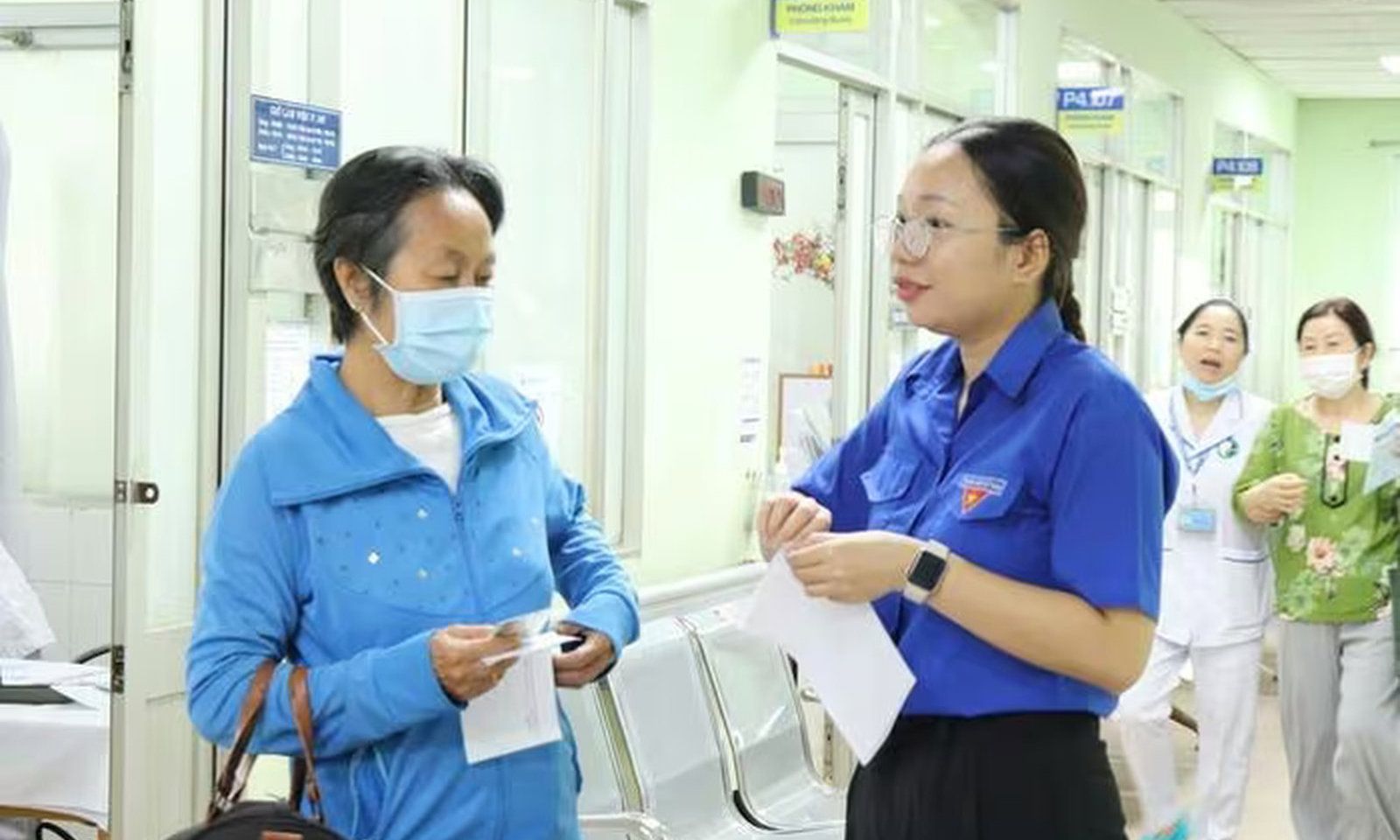 TPHCM: Nhiều trạm y tế ngưng hợp đồng BHYT, người dân cần chuyển nơi khám chữa bệnh