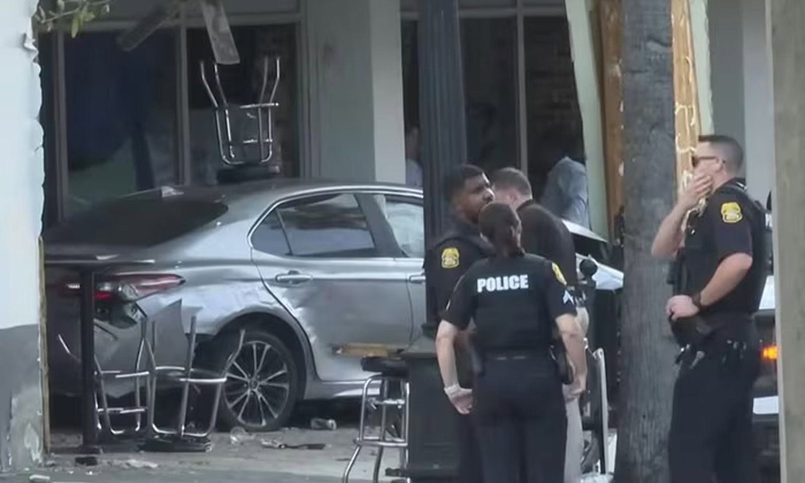 Xe hơi lao vào đám đông ở Florida, 4 người tử vong