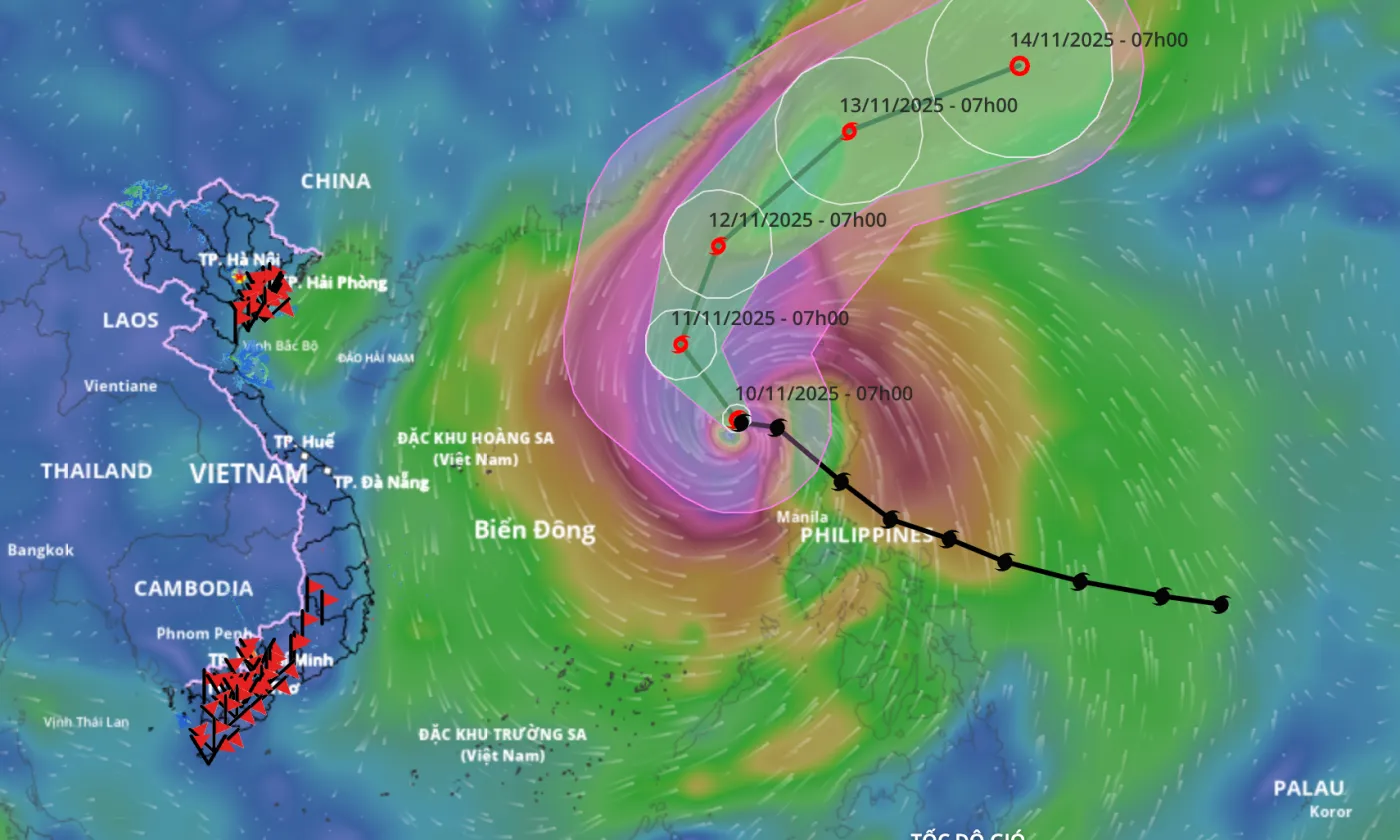 Không đổi hướng, bão số 14 tăng tốc gây gió mạnh trên Biển Đông