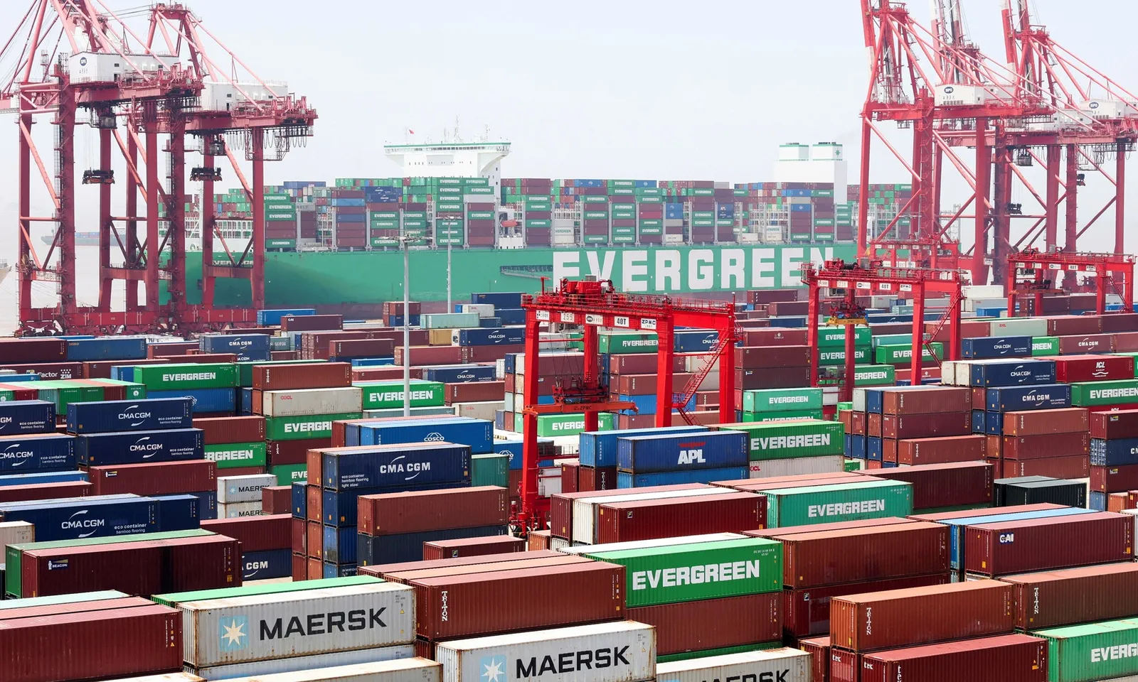 Trung Quốc tạm dừng thu phí cảng đối với các tàu liên quan tới Mỹ