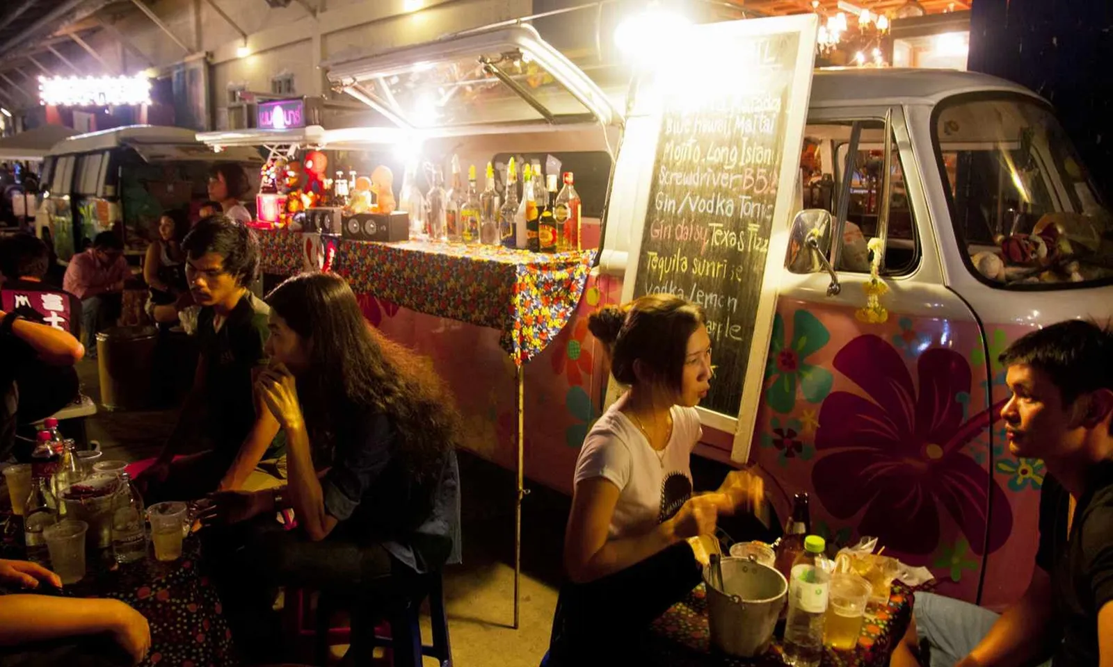 Du khách có thể bị phạt hơn 8 triệu đồng vì uống rượu bia sau nửa đêm tại Thái Lan