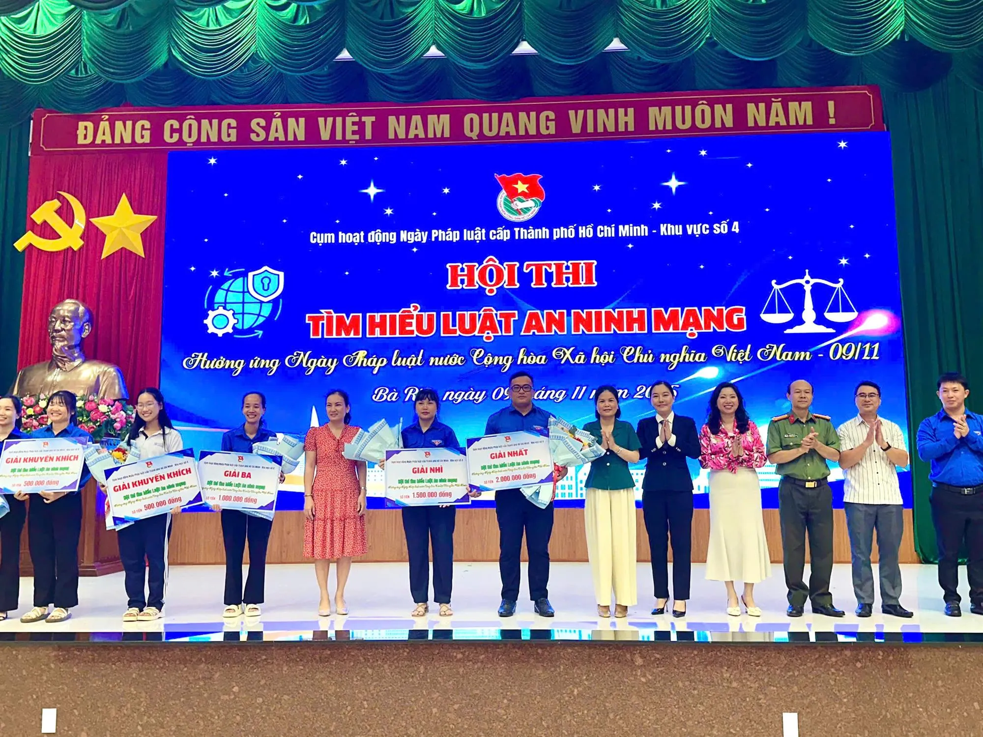 z7207525578937_250269bedbd03166a5dde7424c176dc0