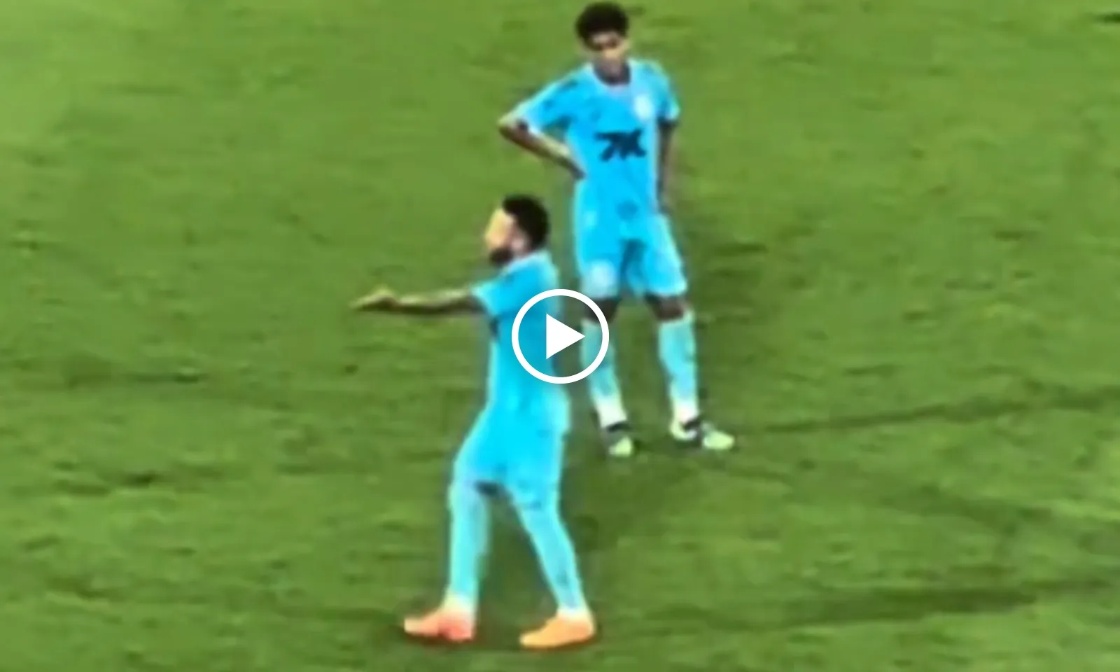 VIDEO: Neymar cáu gắt mắng nhiếc đồng đội, chất vấn HLV