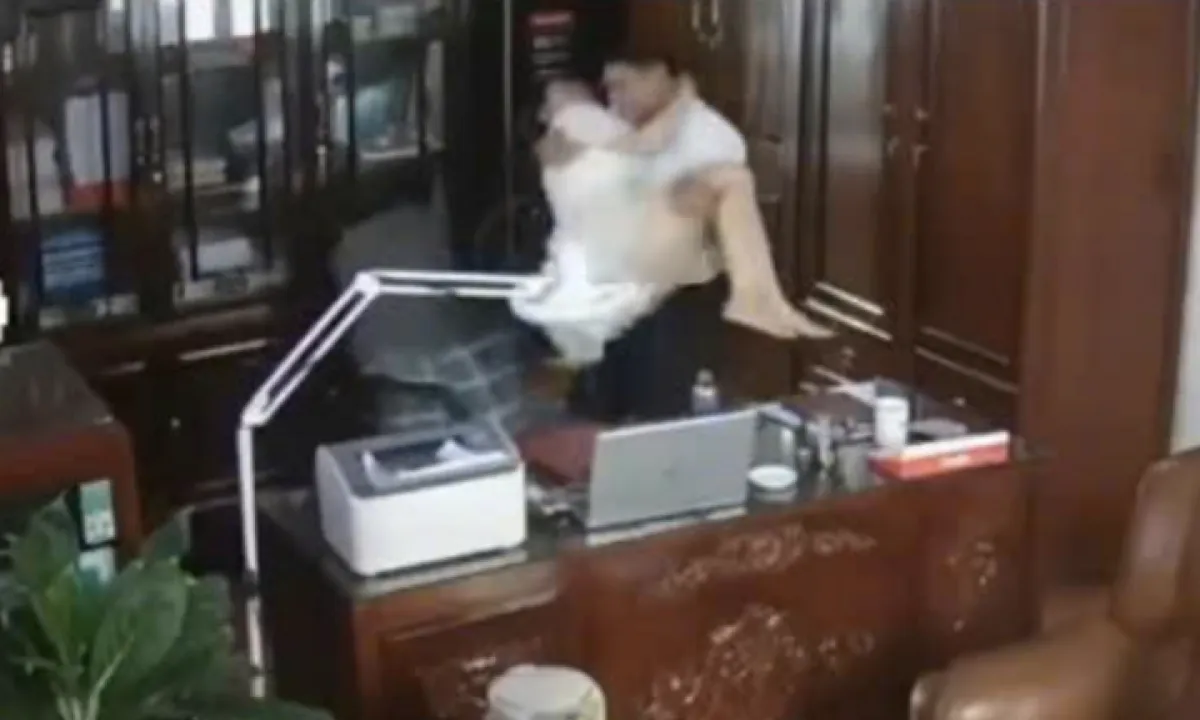 nguoi-dan-ong-than-mat