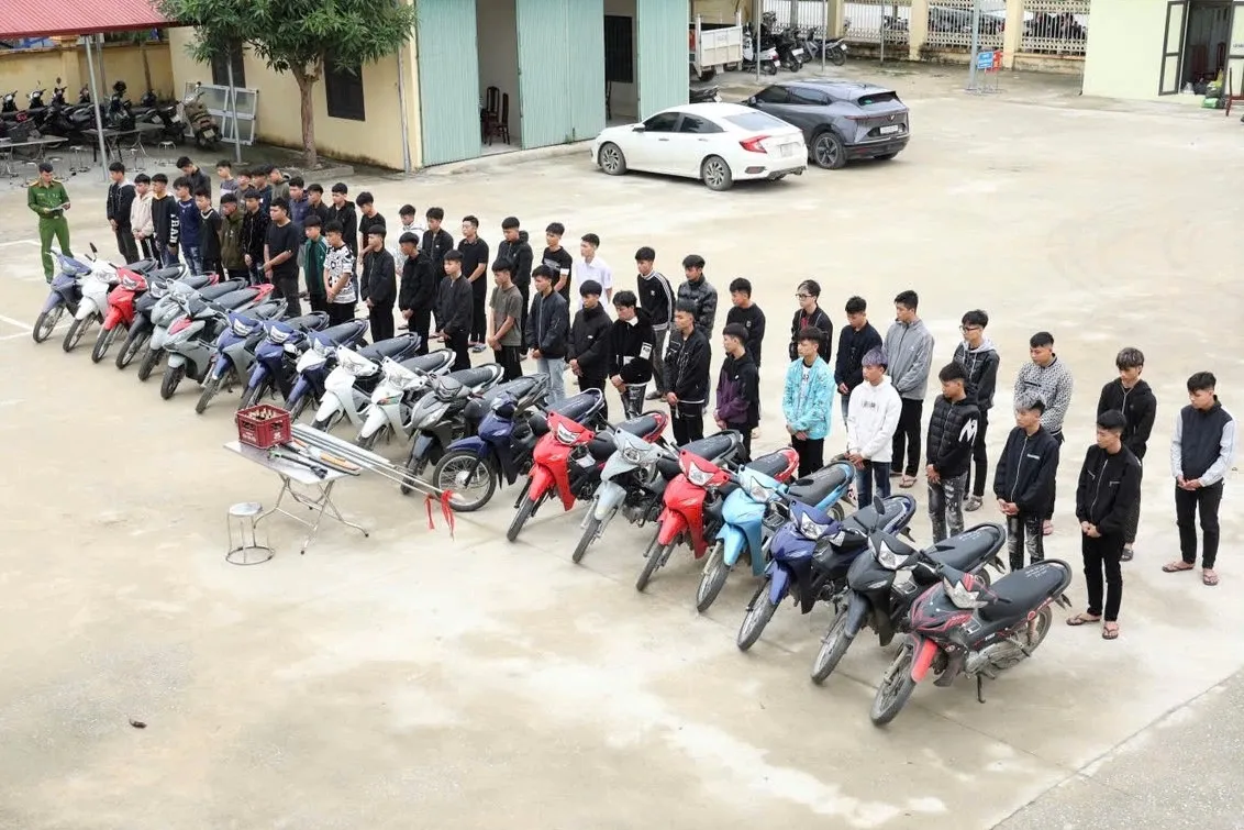 nhom-thanh-nien-gay-roi-1jpg-1762862845947