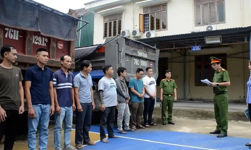 Triệt phá đường dây khai thác cát trái phép quy mô lớn trên sông Trà Khúc