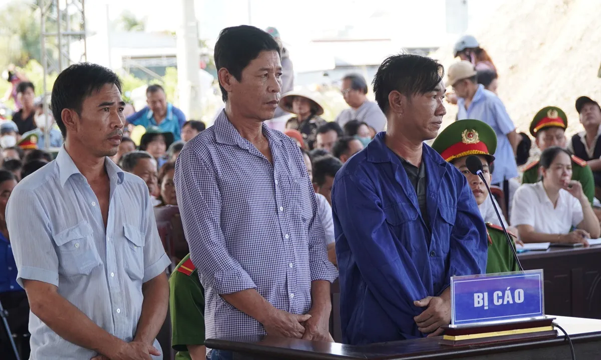 Xét xử hai vụ án vận chuyển, tổ chức xuất cảnh trái phép tại Cà Mau