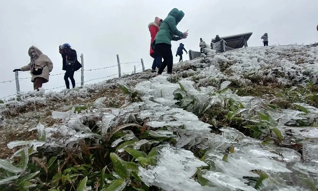 Dự báo đợt không khí lạnh mạnh gây rét kéo dài ở miền Bắc, mưa lớn diện rộng tại miền Trung
