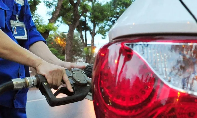 Giá xăng có thể tiếp tục giảm nhẹ  