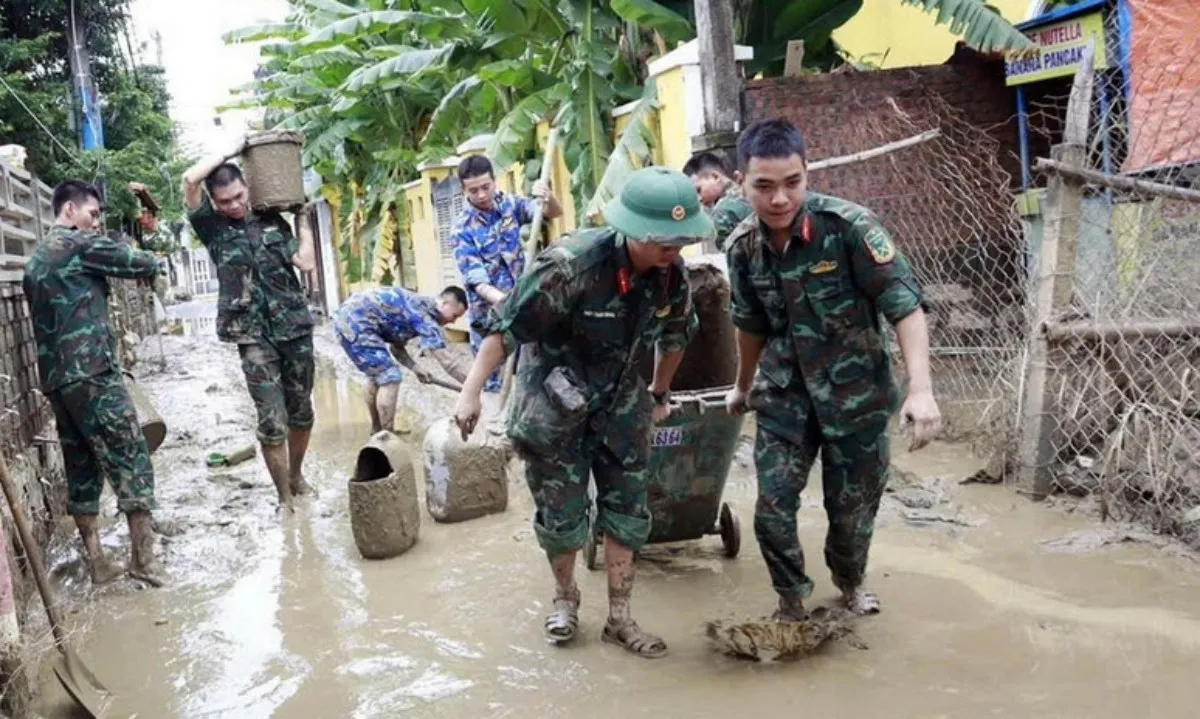 quan-doi-da-nang-giup-hoi-an-ve-sinh-2