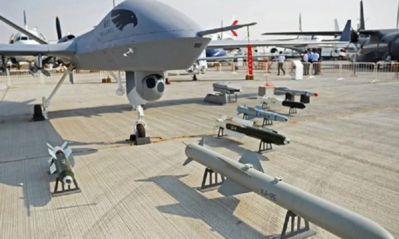 UAV Ukraine tấn công nhà máy hóa dầu lớn tại Nga, gây cháy nổ