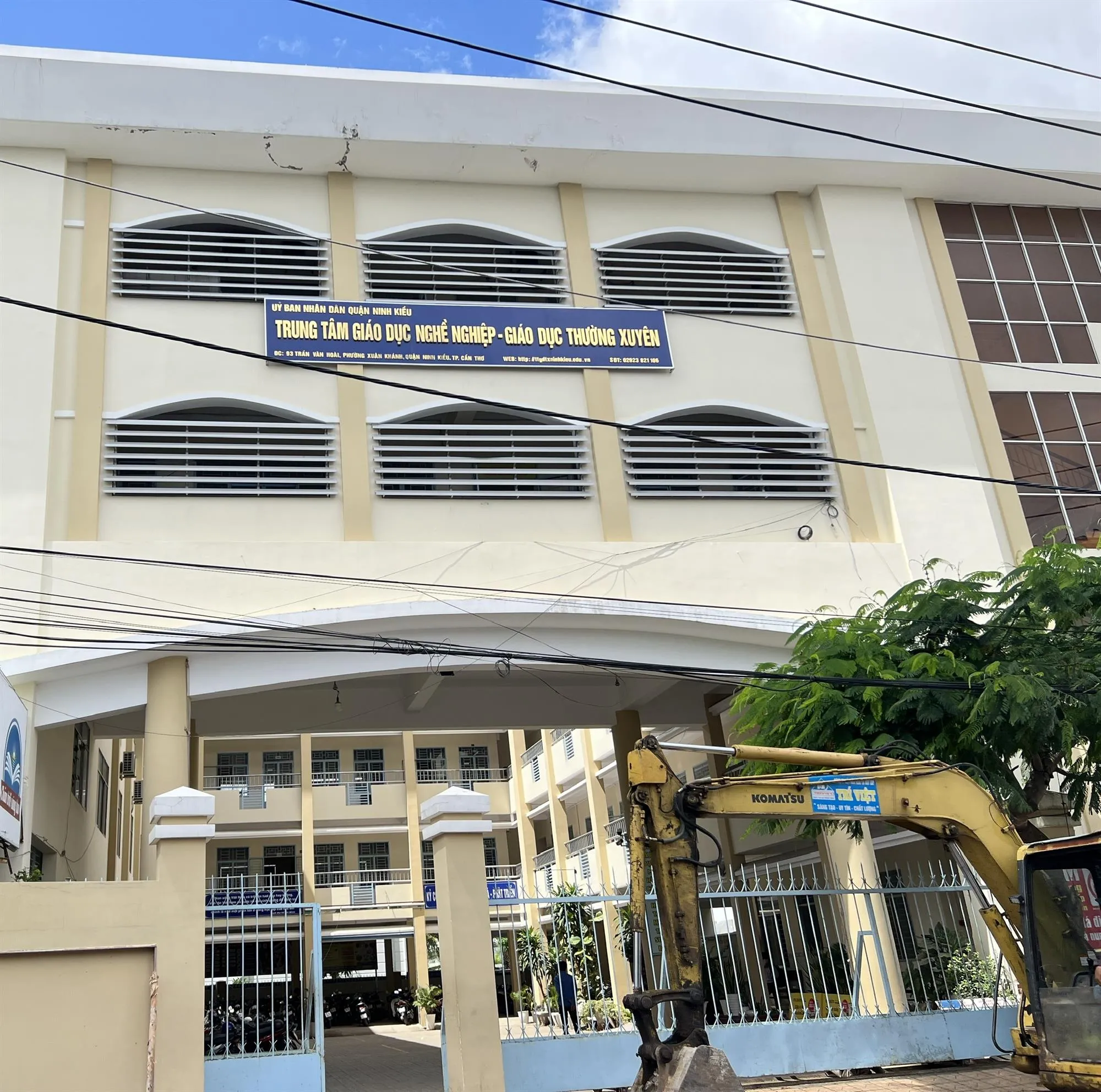 1-1763095311054910961640