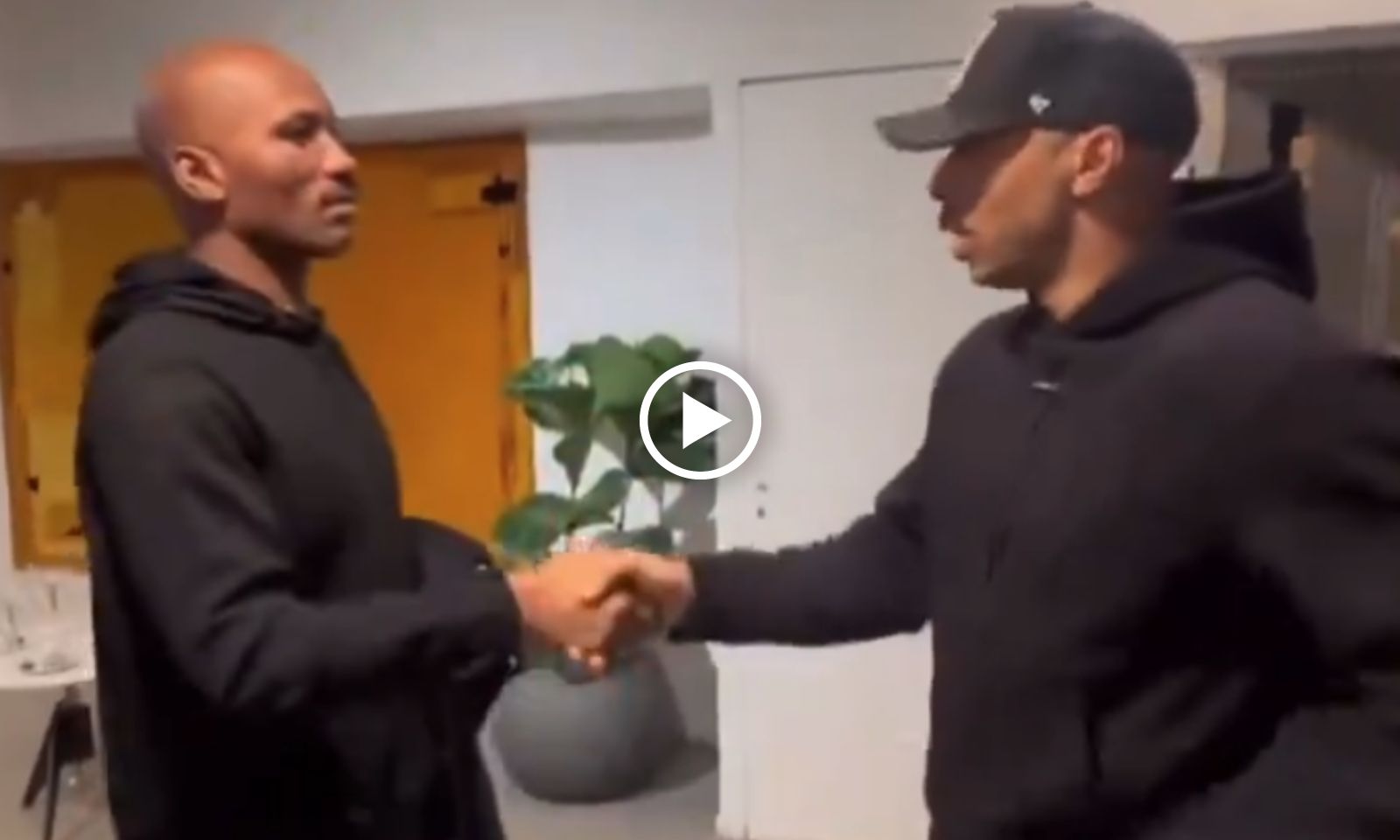 Drogba cá cược với Henry về hàng phòng ngự Arsenal