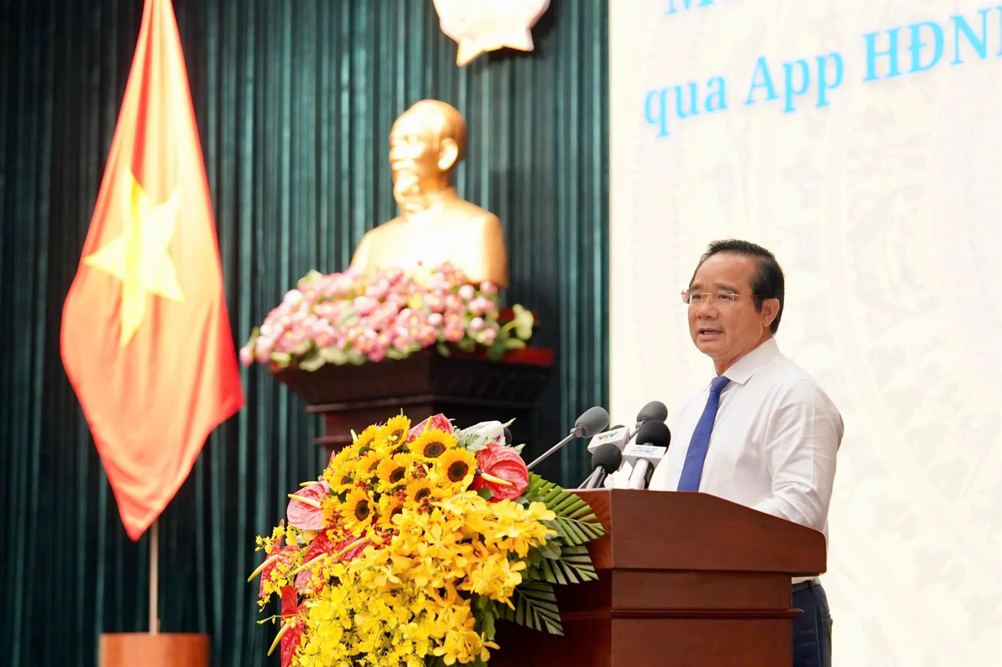 ong-nguyen-van-duoc-chu-tich-ubnd-tphcm-176309503950720122203