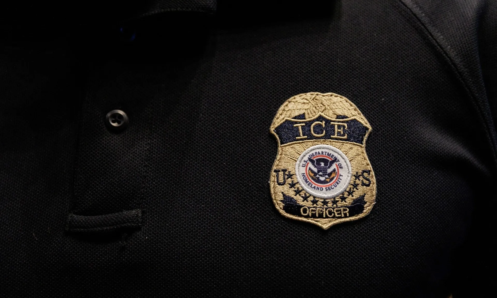 nhan-vien-an-ninh-151125