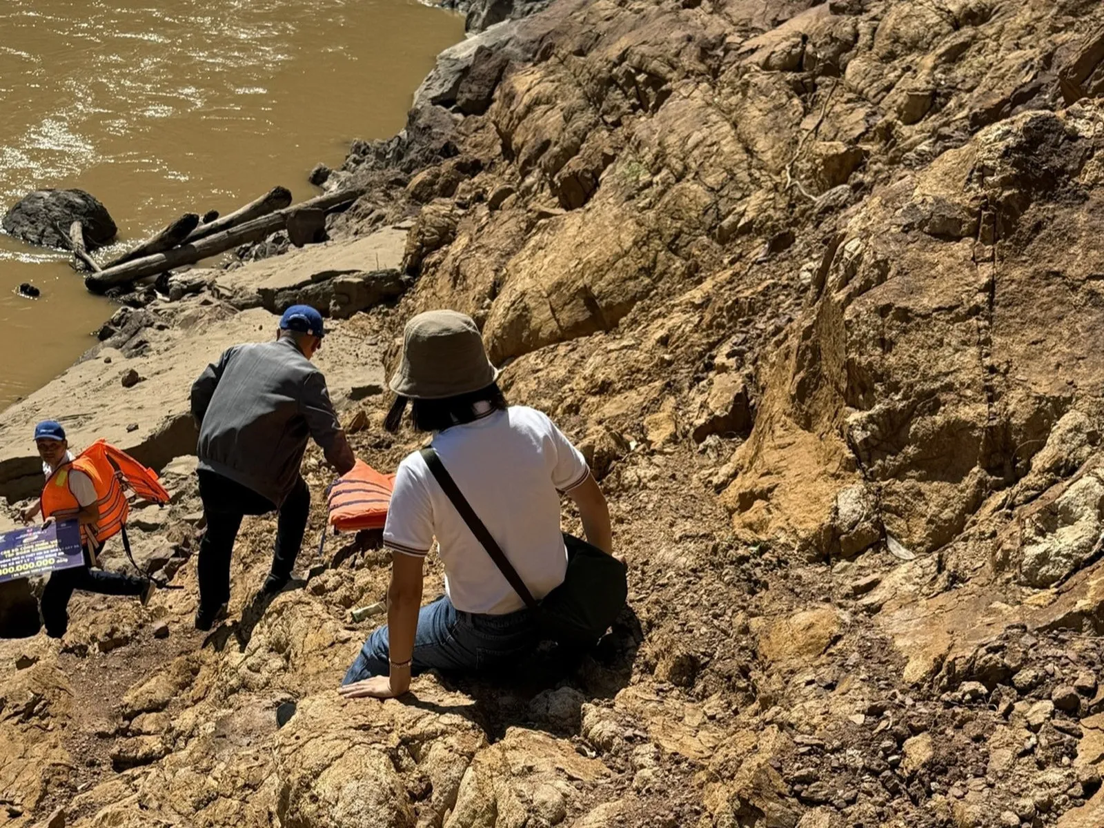 2_20251116065505jpg_voh