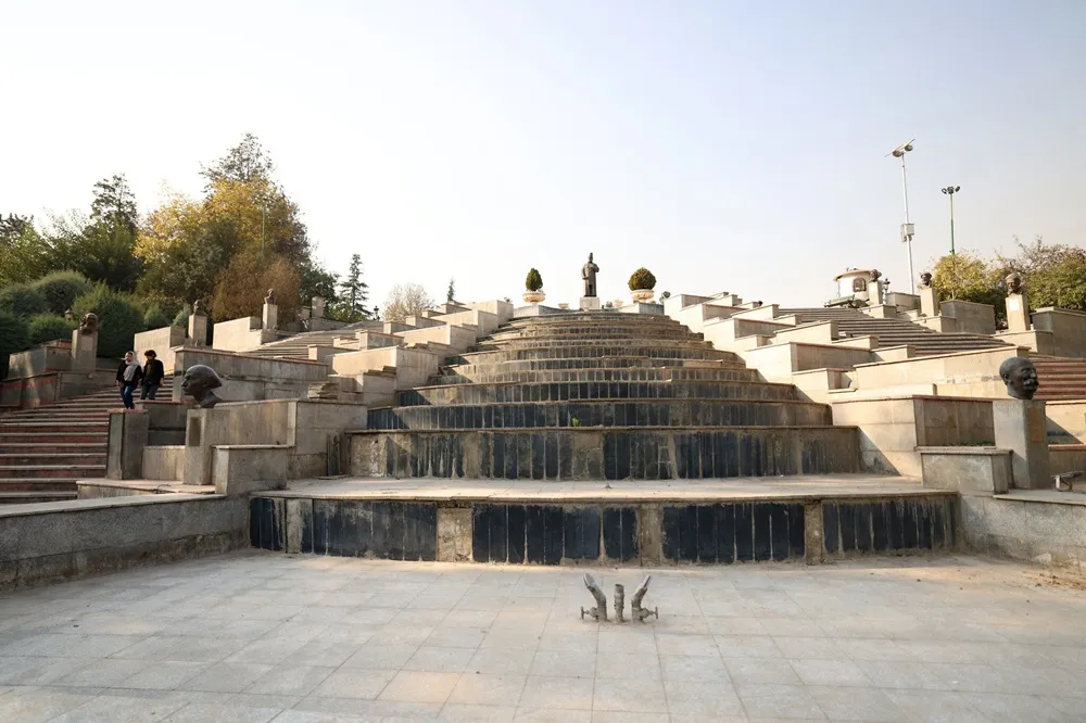 han-han-iran-17632846268831632668590-s